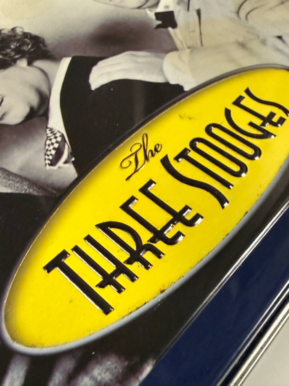 Three 3 Stooges 2009 Collectable Tin Lunchbox With Collectible Magnetic Buttons - Picture 5 of 14